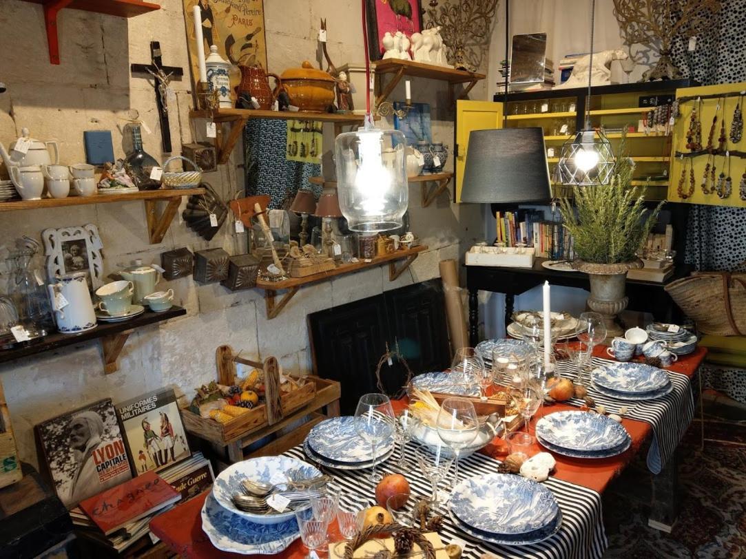Maison D'Hotes "Les Volets Verts" Et Sa Brocante Ecueille Exterior foto
