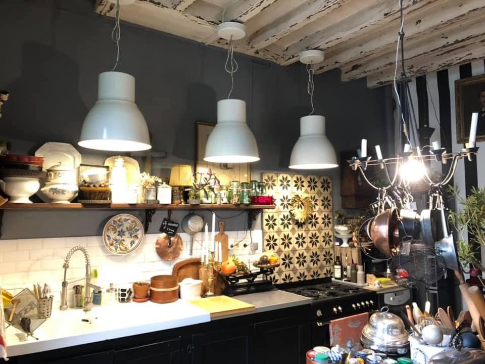 Maison D'Hotes "Les Volets Verts" Et Sa Brocante Ecueille Exterior foto
