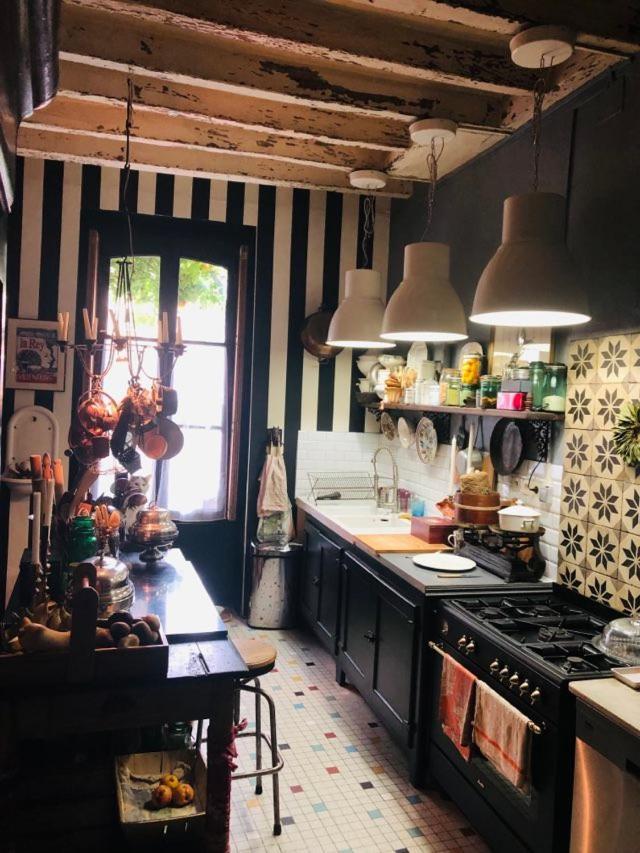 Maison D'Hotes "Les Volets Verts" Et Sa Brocante Ecueille Exterior foto