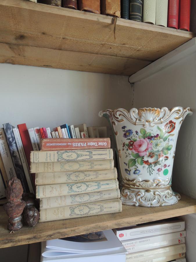 Maison D'Hotes "Les Volets Verts" Et Sa Brocante Ecueille Exterior foto