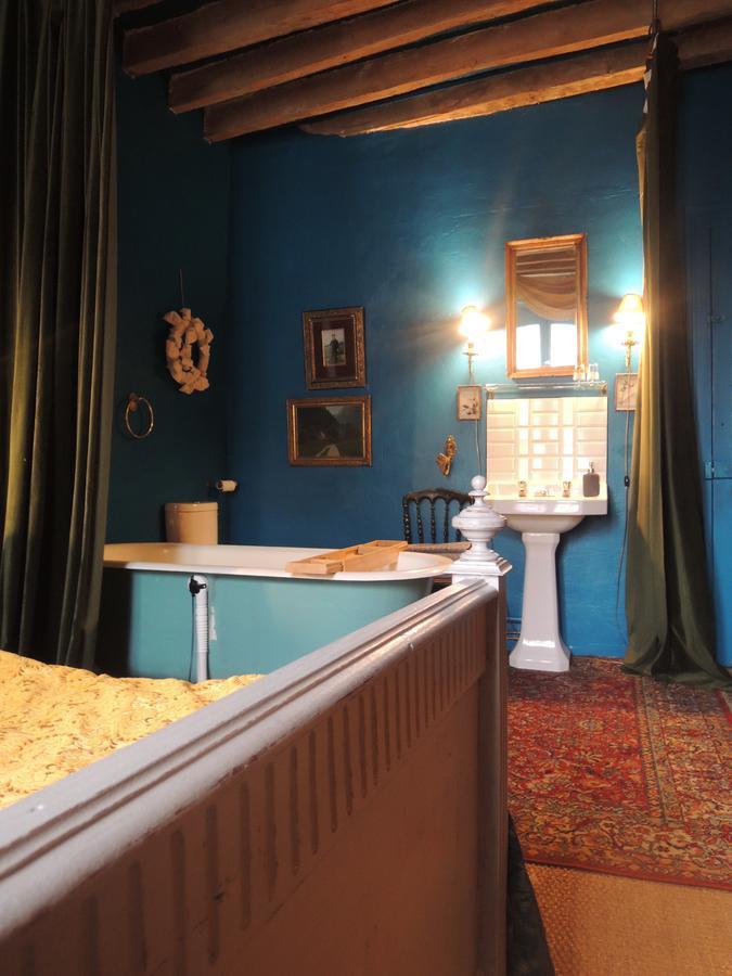 Maison D'Hotes "Les Volets Verts" Et Sa Brocante Ecueille Exterior foto